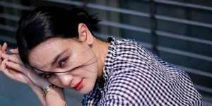 Minta Maaf, Luna Maya Putus Dengan Reino Barack?