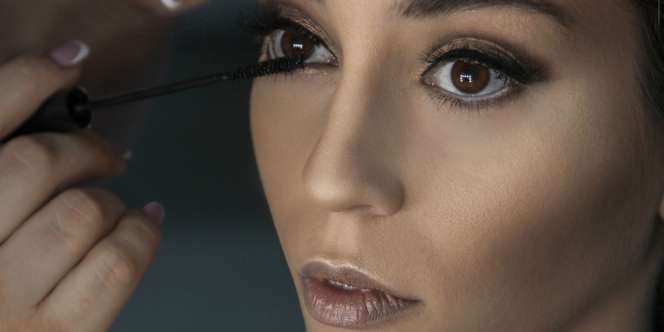 Begini Cara Makeup yang Benar Saat Pakai Soft Lens