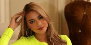 Pakai Wig Hitam, Wajah Aurel Mirip Banget dengan Krisdayanti