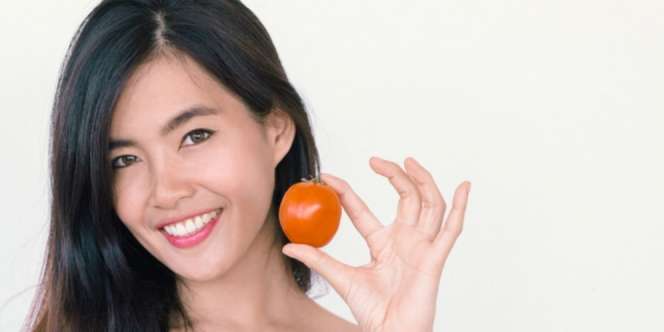 5 Cara Mudah Menghilangkan Mata Panda dengan Tomat