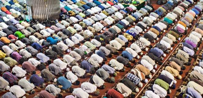 Innalillahi, Imam Sholat Jumat Wafat Saat Baca Al-Fatihah