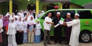 Baznas Bantu Ambulans Buat Pesantren Si Tukang Ojek Online