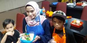Berlomba Menyajikan Bento Halal untuk Keluarga