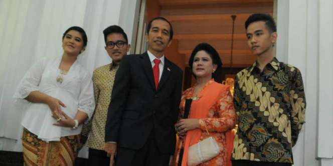 Jokowi Unggah Foto Jadul, Gibran Jadi Sorotan