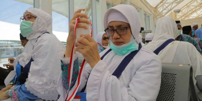 Jemaah Haji Indonesia Tertahan di Bus