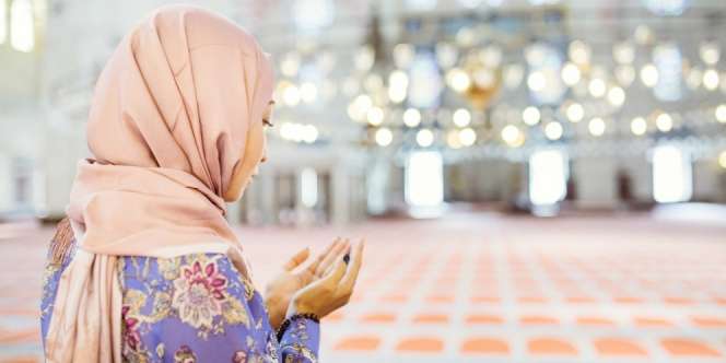 Fitrah Seorang Wanita di Kehidupan Sosial & Agama