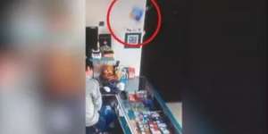Nyata! Cup Mie Instan Terpental Sendiri Bikin Geger
