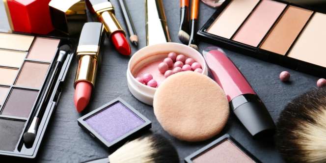 Cara Mudah Perbaiki Lipstik Patah, Eyeshadow Hancur & Maskara Kering