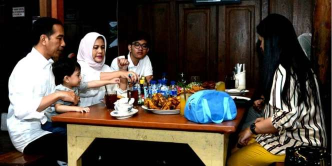 Beredar Foto Lawas Keluarga Jokowi, Kaesang Masih Imut