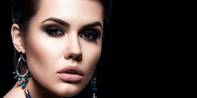 5 Langkah Membuat Riasan Smokey Eyes, Mudah Kamu Tiru!