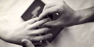 Ayah Tega Nikahkan Anaknya yang Masih di Bawah Umur