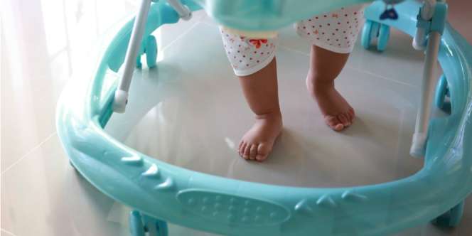 Baby Walker Bisa Picu Patah Tulang Hingga Gegar Otak