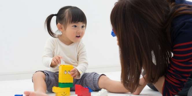 5 Trik Penting Saat Ajarkan Si Kecil Berbicara
