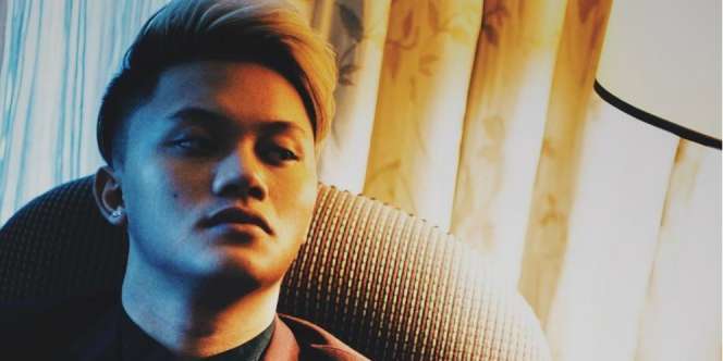 `Rizky Febian Sampai Cium Kaki Ibunya Agar Kembali ke Sule`