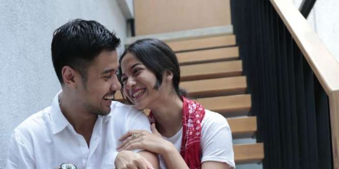 Gemas! Chicco Jerikho Pamer Wajah Putri Pertamanya