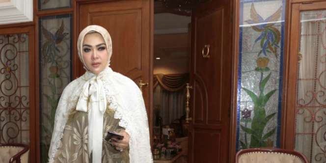 Air Mata Syahrini Pecah Kenang Sang Kakak: `Saya Ikhlas`