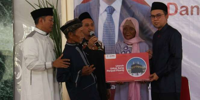 Umroh untuk Kakek-Nenek Penjual Pisang