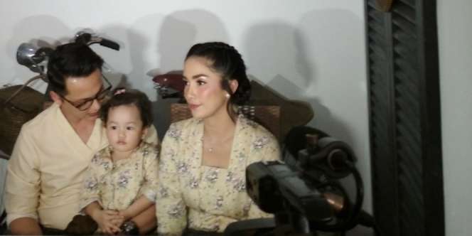 Seleb Ramai Kue Kekinian, Ussy Sulistiawaty Malah Buka `Warteg`