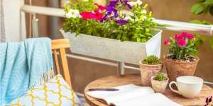 Trik Mempercantik Taman Mungil dengan Furnitur Outdoor