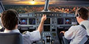 Ngakak! Penumpang Nyelonong Ruang Pilot Minta Izin Charge HP