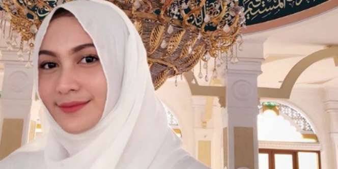 Potret Cantik Denira Wiraguna Saat Berhijab