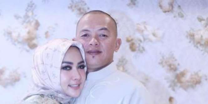 Jenazah Kakak Syahrini Meneteskan Air Mata 