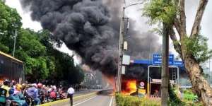 Gerbang Tol Pejompongan Terbakar Hebat, Diduga Akibat Korsleting