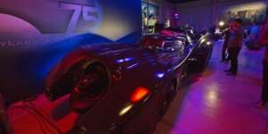 Ford Escort Dimodif Minimalis Jadi Batmobile, Hasilnya Ngakak!