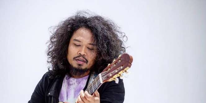 Is Mantan Vokalis `Payung Teduh` Berduka