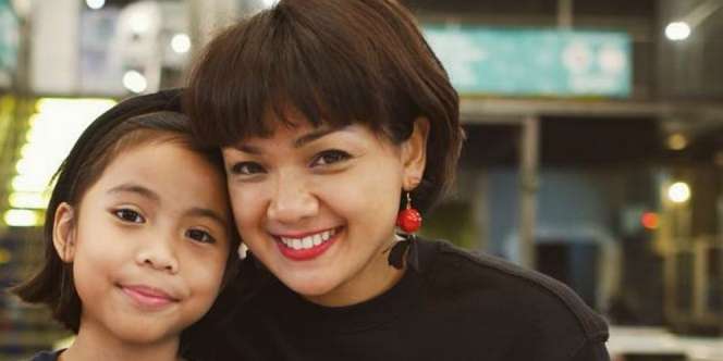 Nirina Zubir Ajak Ngobrol Anak Pakai Bahasa Asing