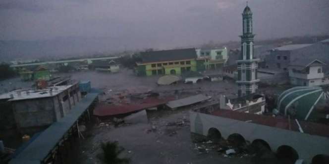 Ajaib, Pria Ini Selamat Meski Tergulung Tsunami Palu