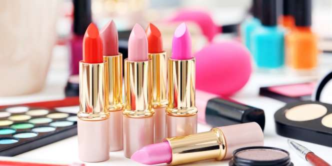 Rahasia Memilih Lipstik Pink Sesuai Warna Kulit