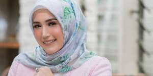 Pelukan Haru Istri Pasha Ungu untuk Korban Bencana Palu