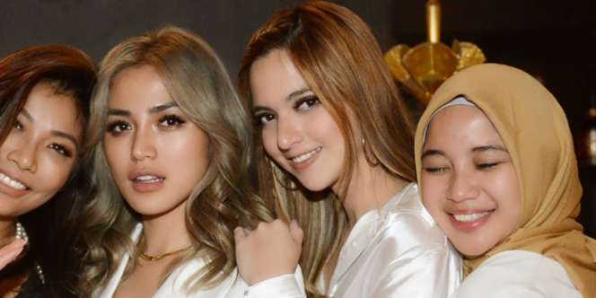 Girl Squad Pinjam Pesawat TNI AU untuk Kirim Bantuan ke Palu