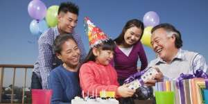 Sifat Nenek dan Kakek Bisa Menular ke Cucu