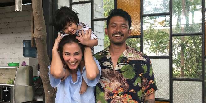 Intip Hunian Mewah Rio Dewanto & Atiqah Hasiholan, Nyaman Banget!