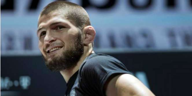 Agama Dihina, Khabib Bikin McGregor Tak Berkutik
