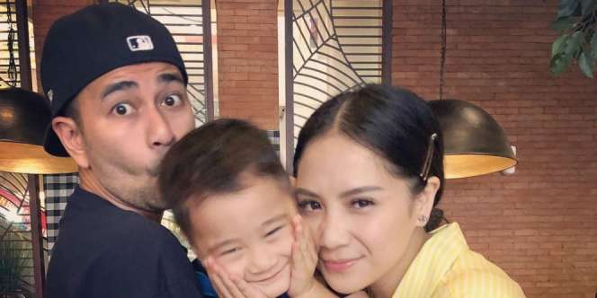 Reaksi Kocak Rafathar Saat Tahu Raffi Foto dengan Jokowi