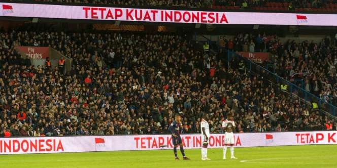 Haru! Seisi Stadion PSG Kirim Simpati untuk Indonesia
