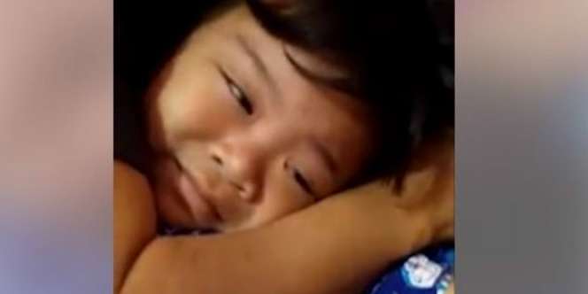 Kaget Melihat Sang Ayah Pulang, Respons Bocah Ini Bikin Haru