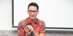 Saat Mike Lewis Jatuh Cinta pada Batik `Slim Fit`