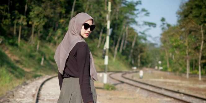 Ibu Muda, Intip Yuk Padupadan Casual Chic Ala Zaskia Mecca!