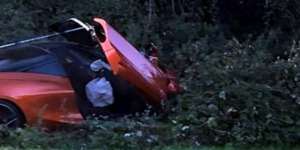 Apes, McLaren Seharga Rp5 Miliar Nyungsep ke Semak-semak