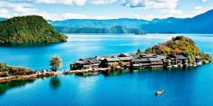 Kelakuan Turis di Danau Terkenal Bikin Warga Sekampung Ngamuk