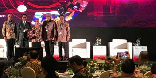 OJK Dorong Penggunaan Fintech untuk Perluas Keuangan Syariah