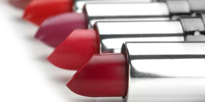 Tips Pakai Lipstik Matte Anti 'Cracky' dari MUA Ternama