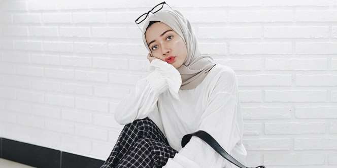  4 Celana Pilihan yang Keren Abis Dikenakan Bareng Sneakers