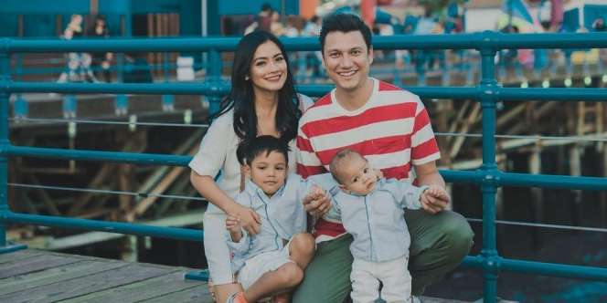 Cara Kreatif Titi Kamal Latih Anak Hidup Bersih