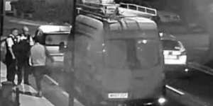 Ceroboh, 2 Polisi Ini Biarkan Pencuri di Depan Mata Lolos
