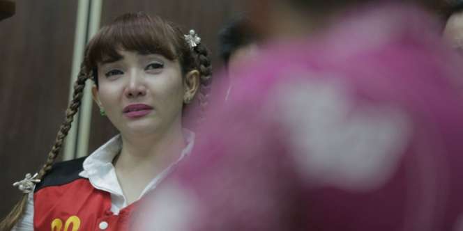 Tangisan Permohonan Roro Fitria Luluhkan Keluarga Besar Ibunda